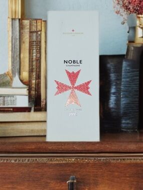 Maison Lanson Noble Champagne Gift Box - Elegant White